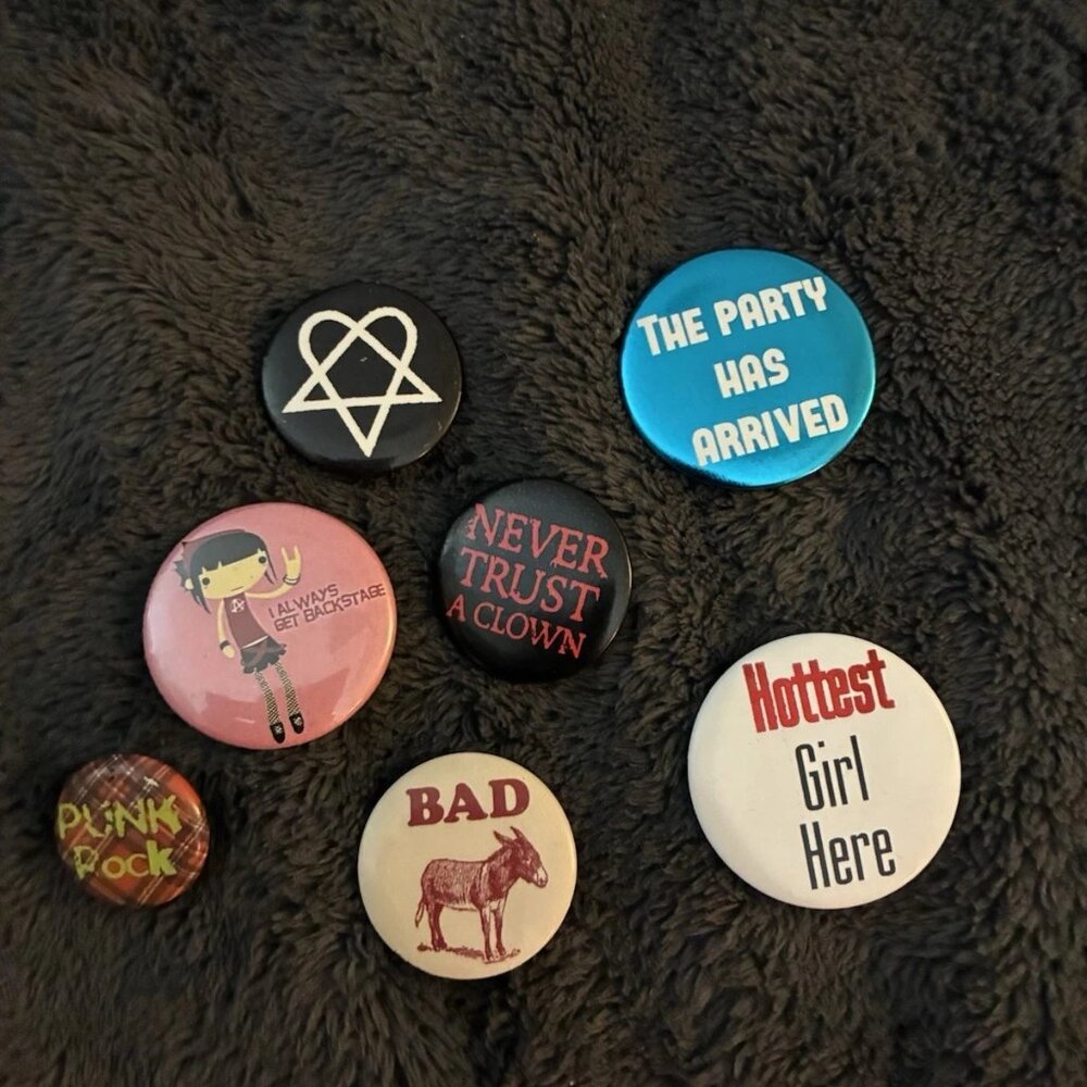 VTG Y2K 2000s Scene Hot Topic 7 Pin Lot-HIM Heartagram,  Yoshitomo Nara, Punk